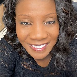 Meet your Posher, Della